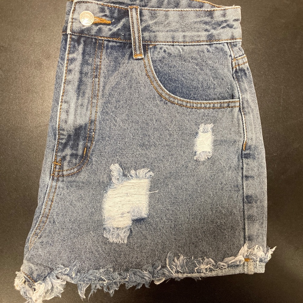 Shorts - Picture 4 of 4